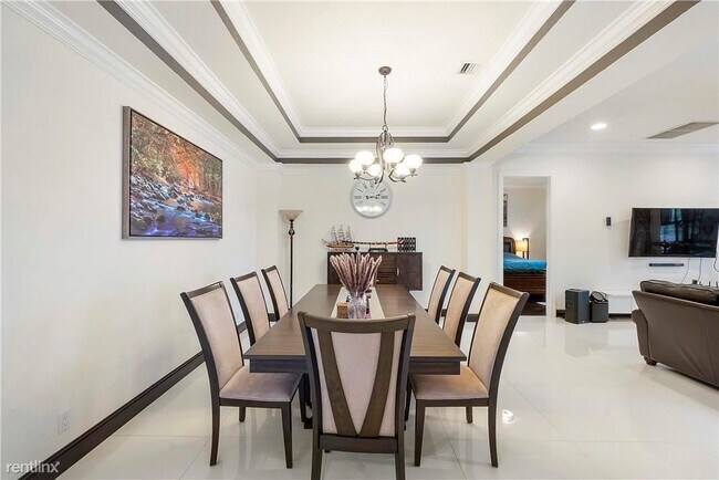 Foto del edificio - 6 br, 5.5 bath House - 8045 NW 115th Way