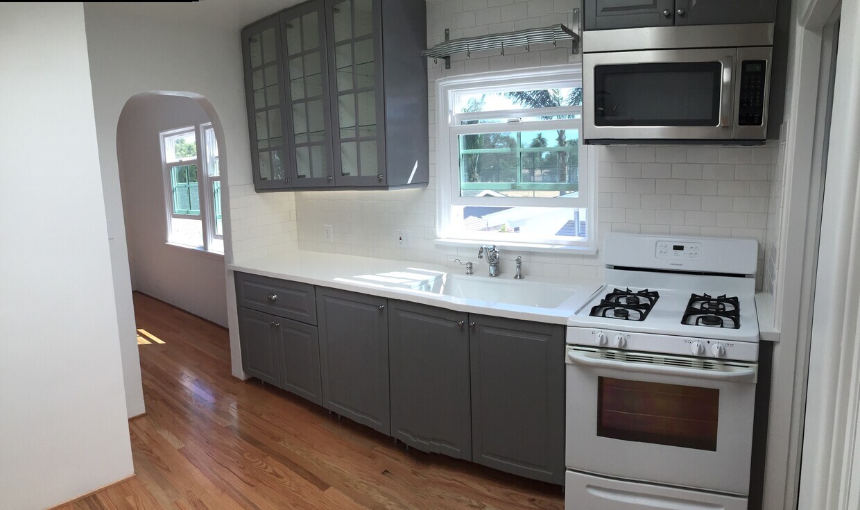 kitchen - 1040 Oakwood Ave