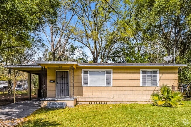 Building Photo - 3041 Detroit Cir N
