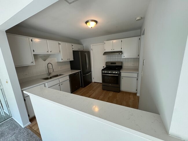 Building Photo - 696 Oakmont Ln
