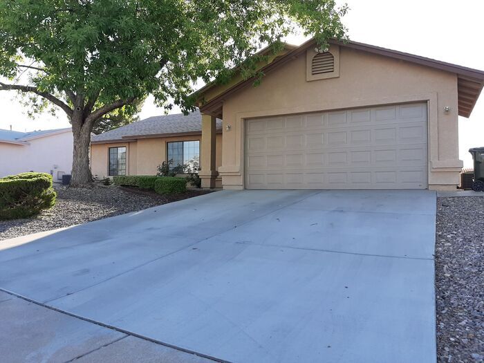Beautiful Former Model Home House for Rent in Sierra Vista, AZ