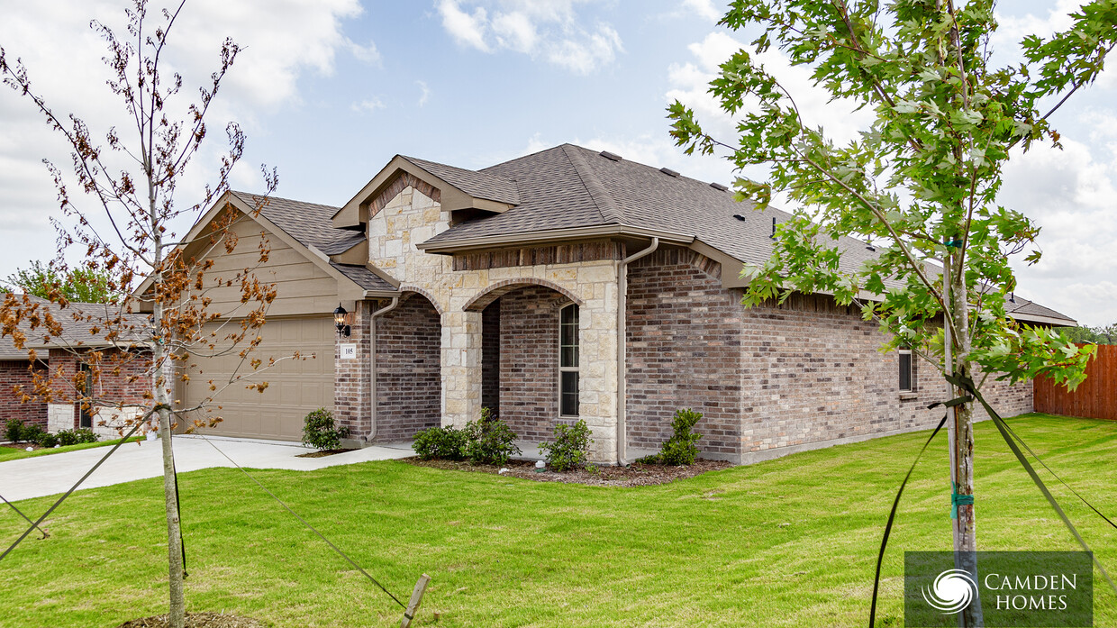 Foto principal - 2039 Long Is Dr