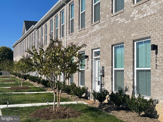 Building Photo - 138 Eminence Dr