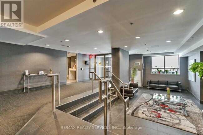 Photo du bâtiment - 812 Lansdowne Ave