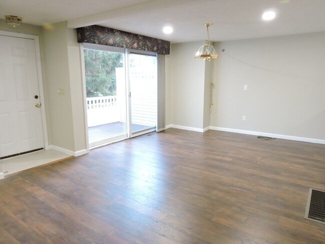 Building Photo - 360 Littleton Rd