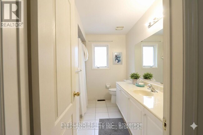 Photo du bâtiment - 49 Falling River Dr