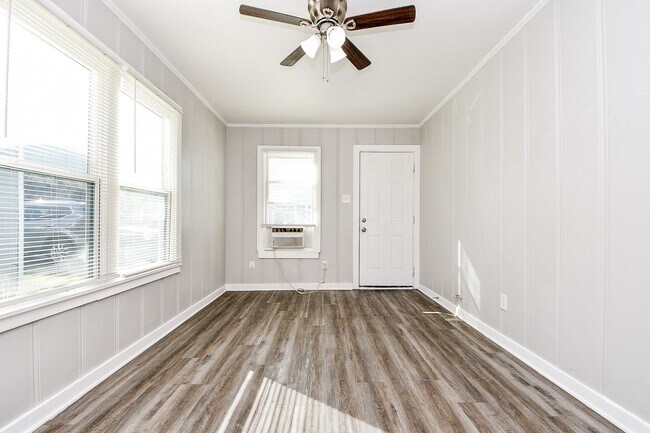 Foto del edificio - 5000 Noble St