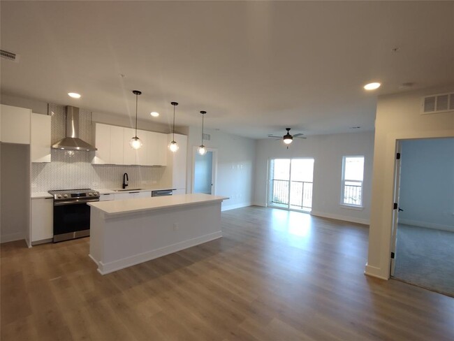 Building Photo - 2500 Longview St