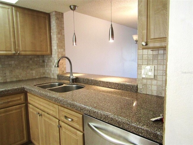 Building Photo - 4434 Weybridge St