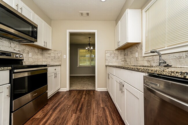 Building Photo - Fantastic 3bd/2ba home! Let yourself in!