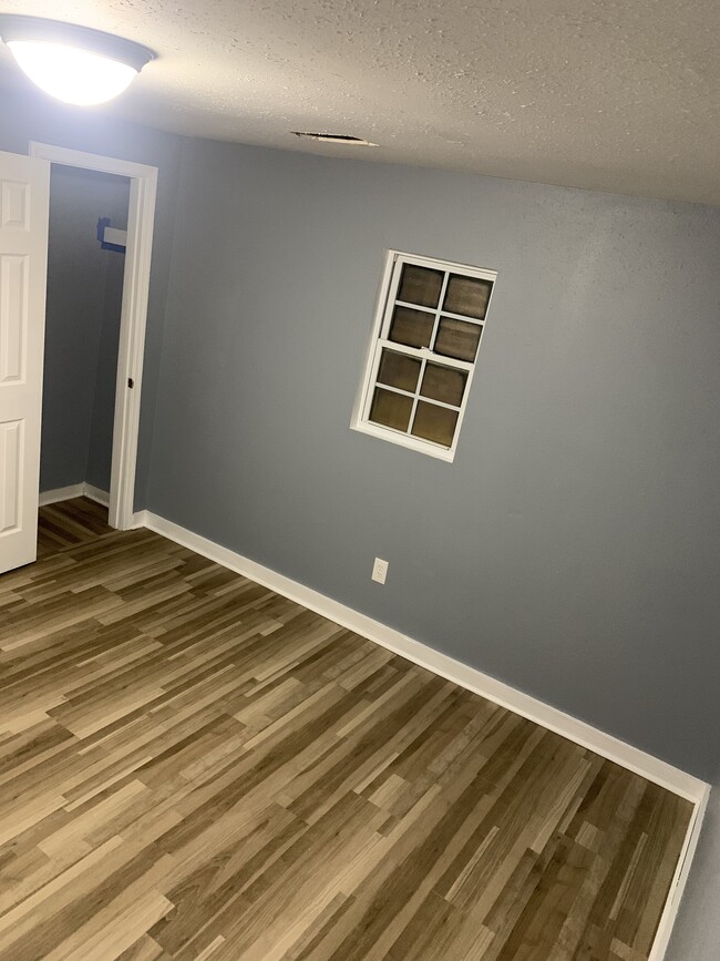 Large third bedroom - 1511 Stratford St