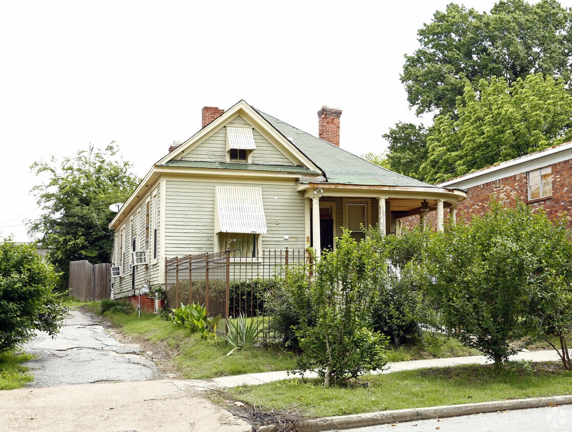 Building Photo - 1640 Monroe Ave