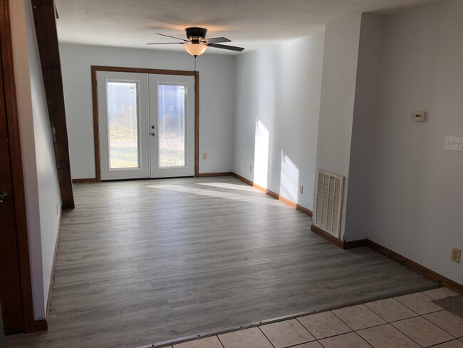 Building Photo - 414 N Mulberry St