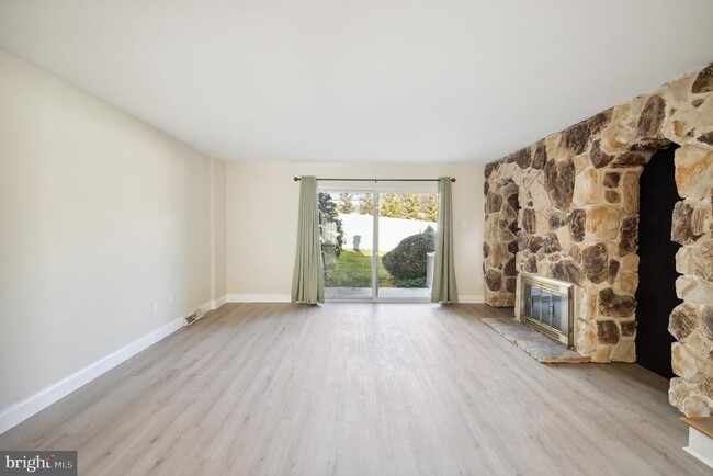 Building Photo - 1179 Putnam Blvd