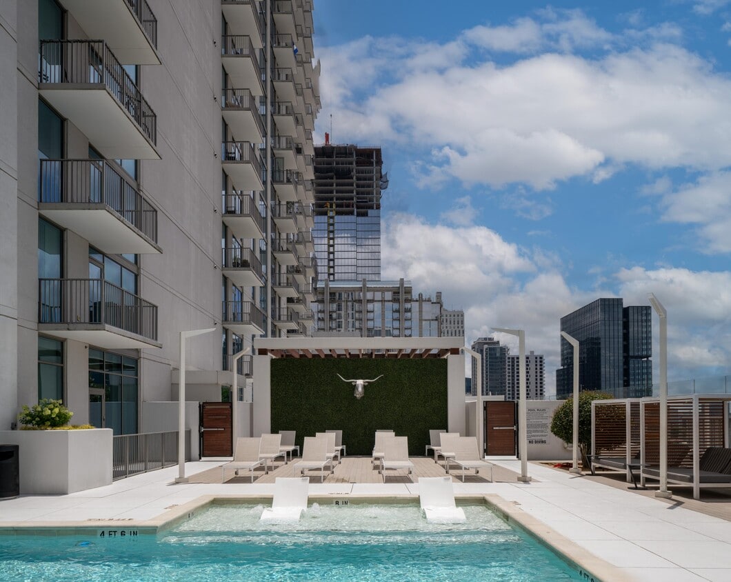 Primary Photo - The Hue Midtown
