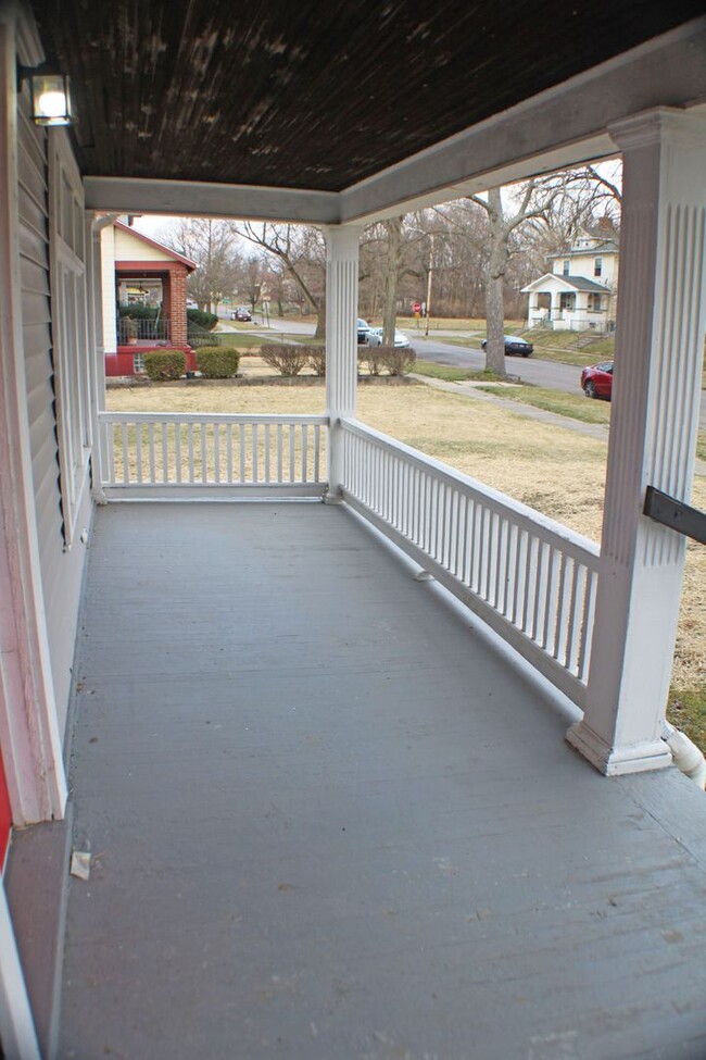 Building Photo - Oxford Home: New Year, New Home: 50% Off F...