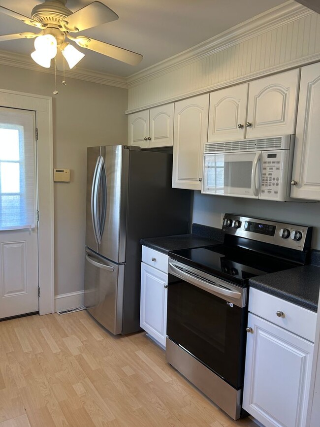 Building Photo - Greenville, 3BD/1BA, 1024+/-SF
