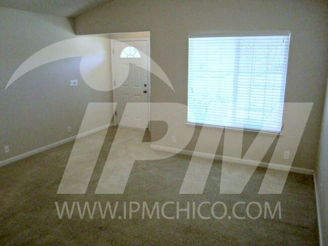 Building Photo - 2608 Doral Way