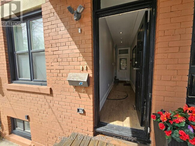 Photo du bâtiment - 454-454 Gerrard St E