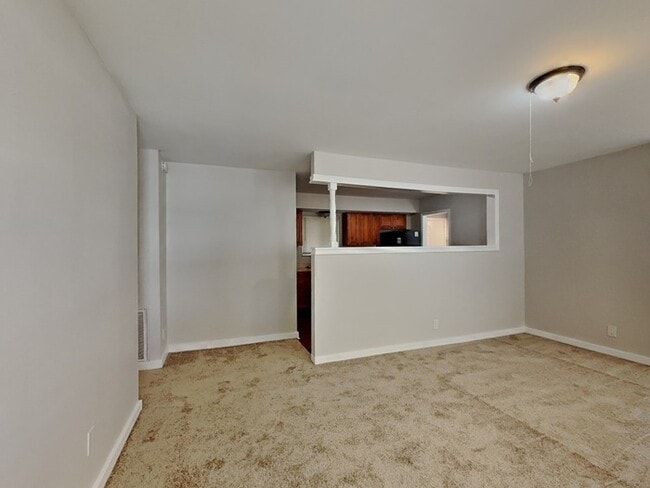 Building Photo - 7 Lucas St