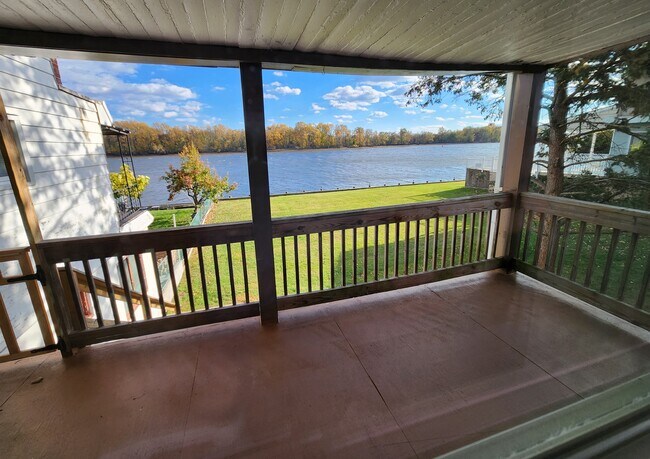 PORCHE - 500 Radcliffe St