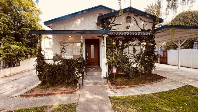 Foto del edificio - 4632 Lemona Ave