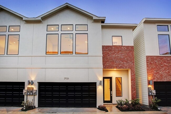 Medical Center Condo - 2926 Alice St