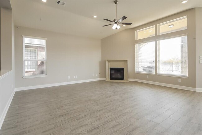 Foto del edificio - 3213 Vintage View Ln