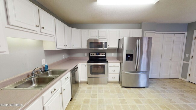 Building Photo - 4 Sandhills Pl