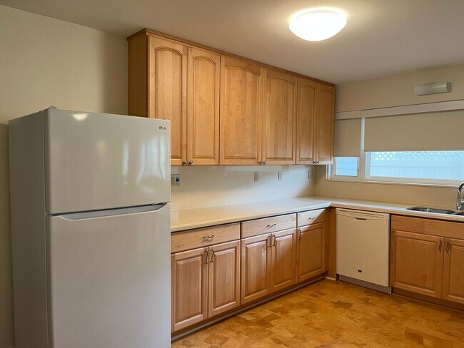 Building Photo - Large one bedroom (ground floor of a singl...
