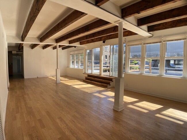 Building Photo - 1531 N Wells St
