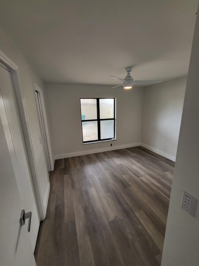 Building Photo - 305 Wilda Ave