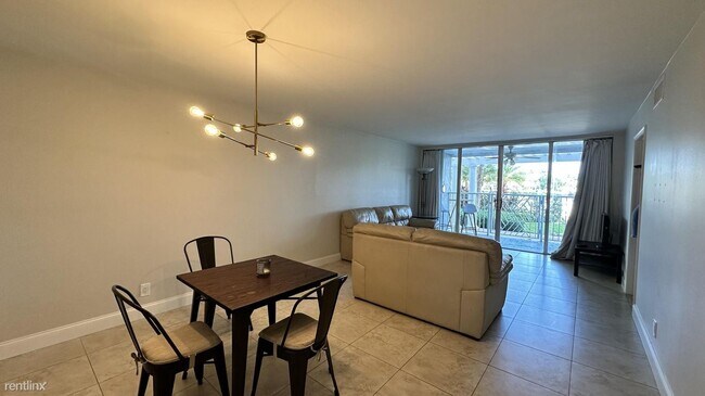 Foto del edificio - 2 br, 2 bath House - 651 E Woolbright Rd A...