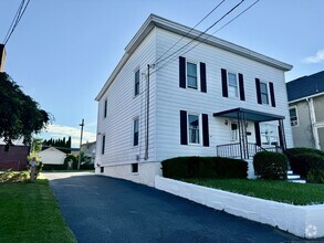 Building Photo - 704 Highland Ave