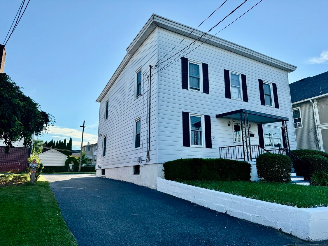 Primary Photo - 704 Highland Ave