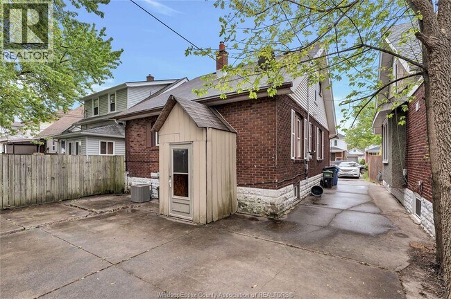 Photo du bâtiment - 1236 Marentette Ave
