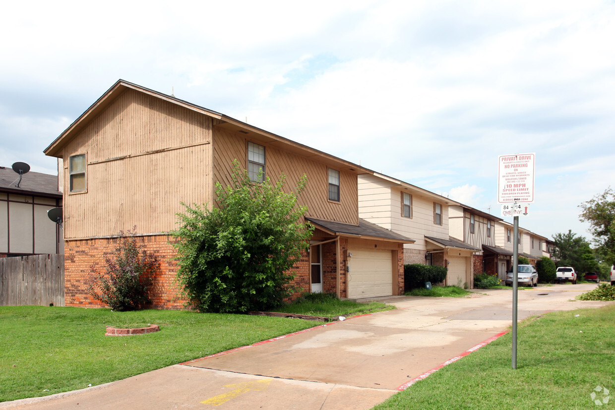 Primary Photo - Lake Park Private Homes