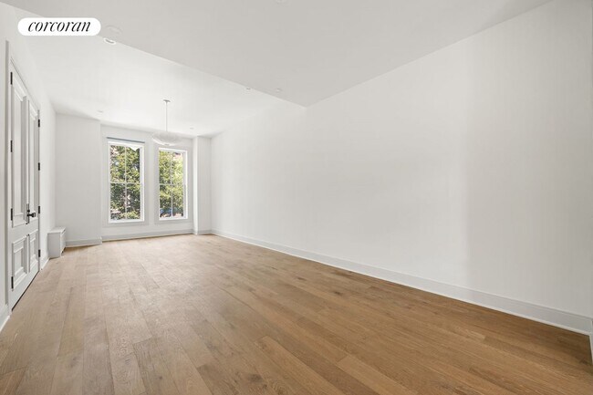 Building Photo - 470 Putnam Ave