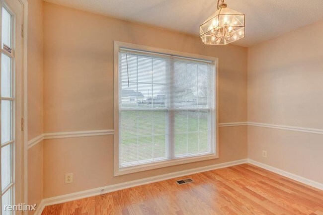 Building Photo - 4 br, 2 bath House - 1033 Summerhaven drive