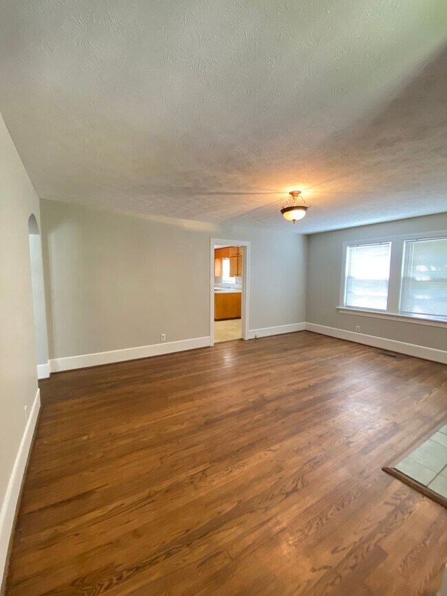 Foto del edificio - 1811 Thomas Ave