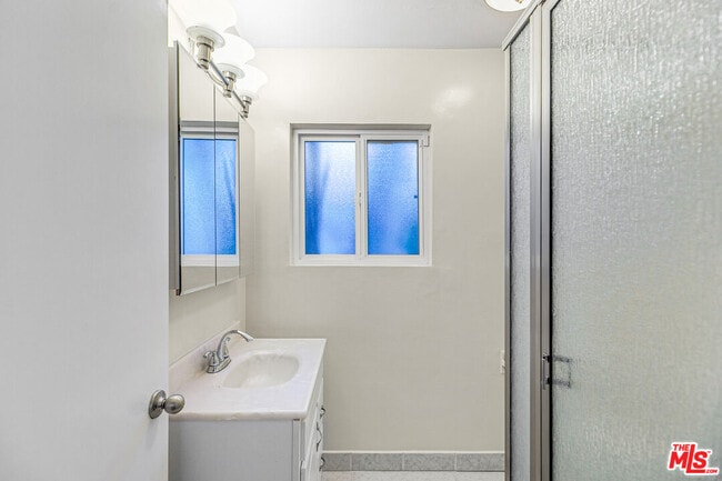 Building Photo - 2700 Rinconia Dr