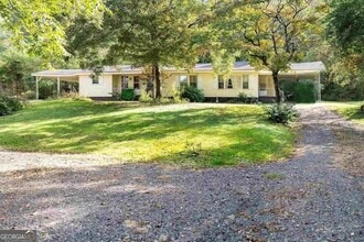 Building Photo - 424 Wayside Rd