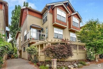 Building Photo - 3623 Phinney Ave N