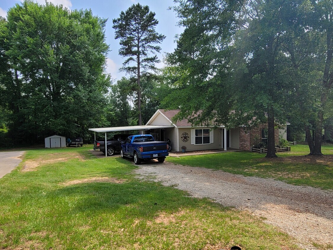 383 W Sheppard Dr, Gladewater, TX 75647 House Rental in Gladewater