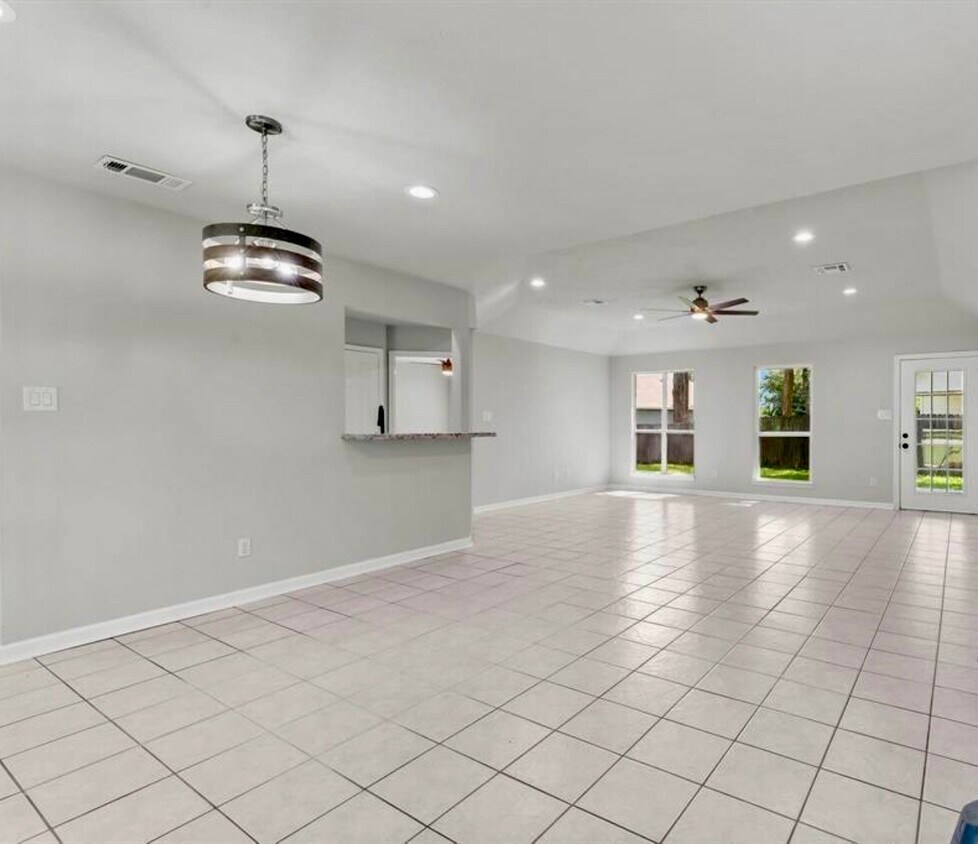 Building Photo - 11844 Oakridge Manor