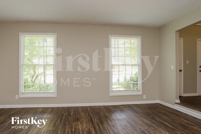 Foto del edificio - 1083 Forest Heights Rd