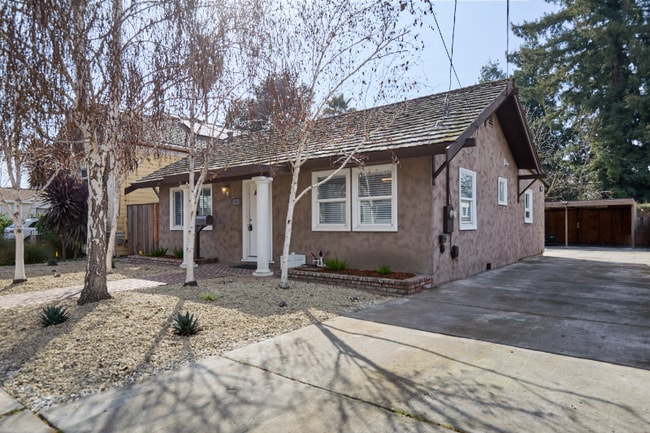 Building Photo - 781 Elm St