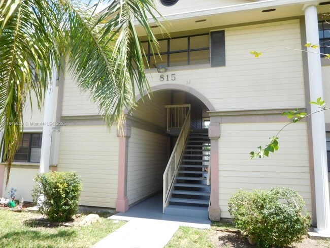 Building Photo - 815 NE 199th St
