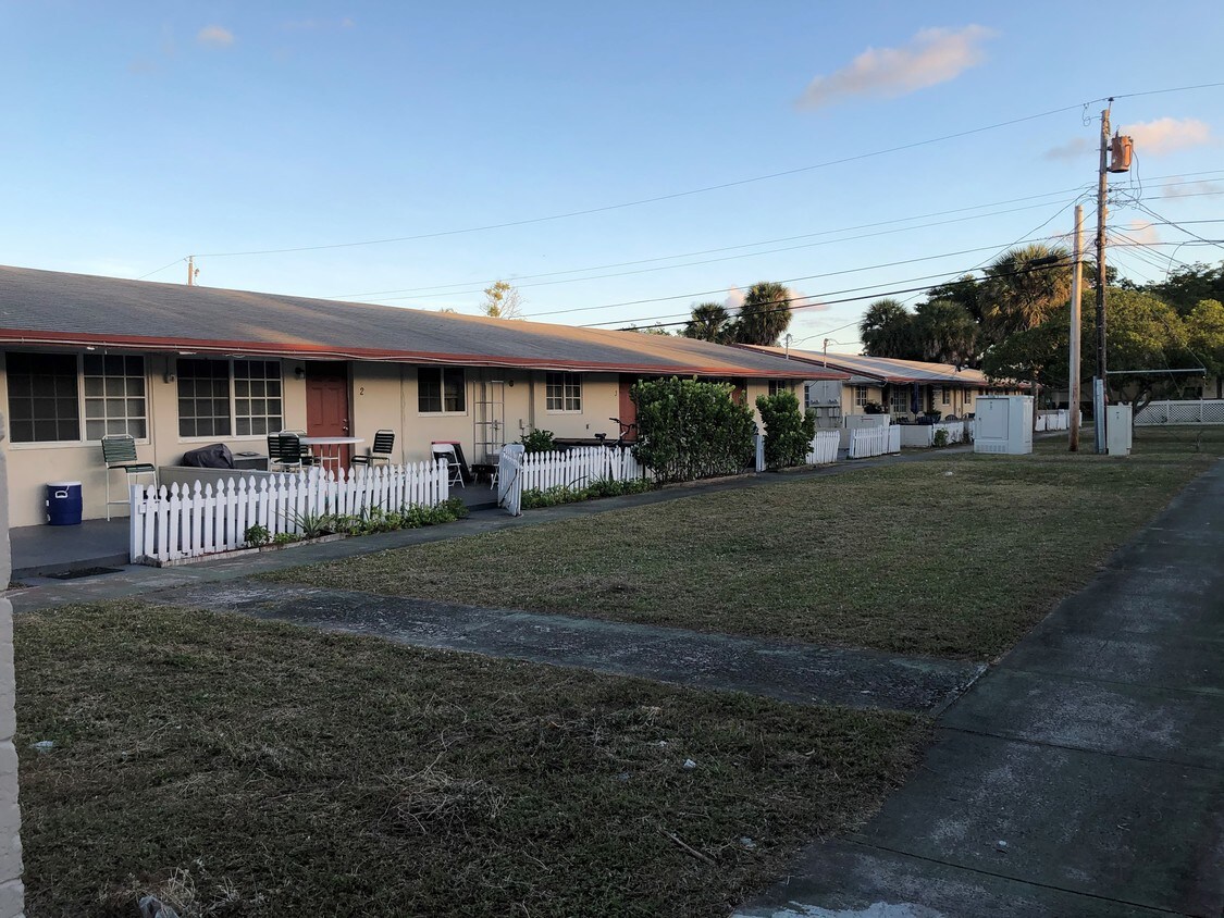 Foto principal - 932 Laurel Dr