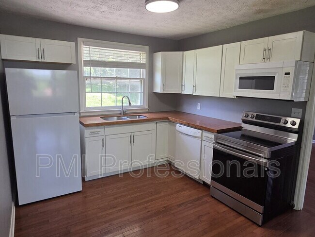 Building Photo - 218 Walcott Dr
